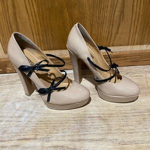Tan Cosmopolitan platform heels